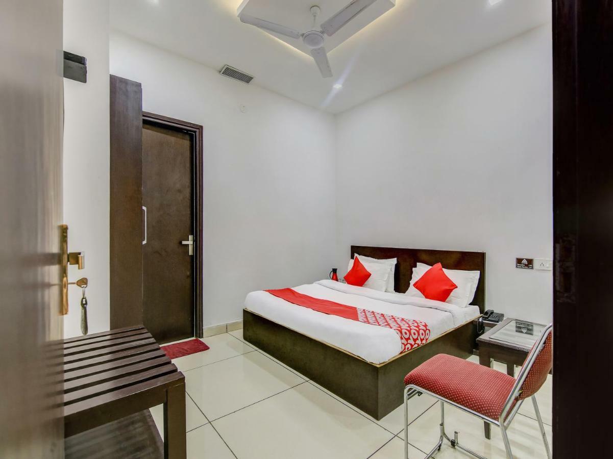Oyo 27999 Hotel Deep Sirsa Buitenkant foto