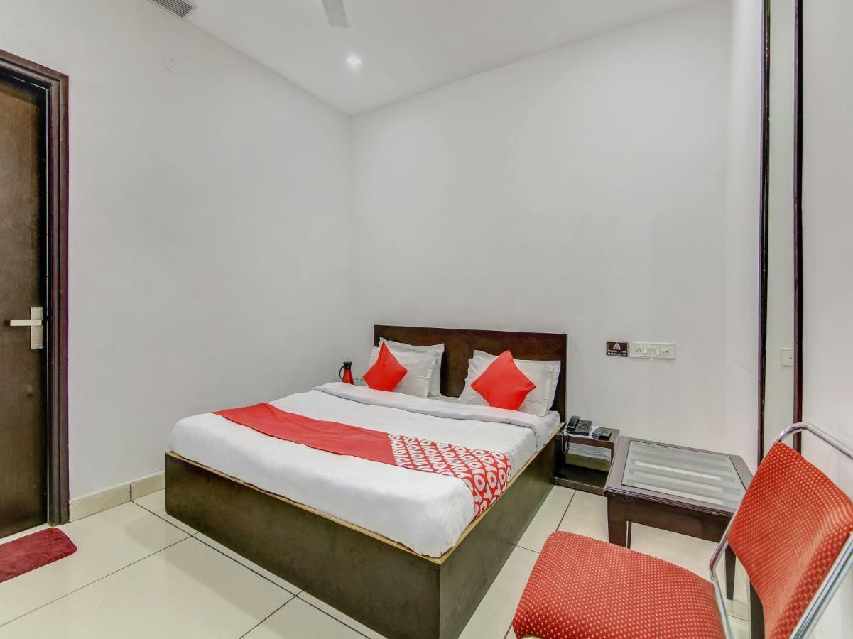 Oyo 27999 Hotel Deep Sirsa Buitenkant foto