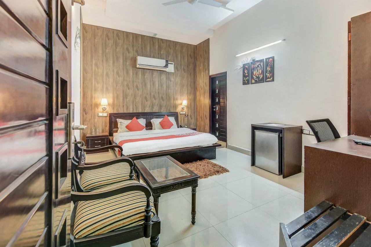 Oyo 27999 Hotel Deep Sirsa Buitenkant foto